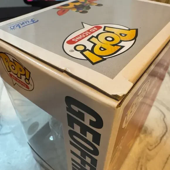 Geoffrey with Macys sweater Funko Pop 165 - Picture 7 of 8